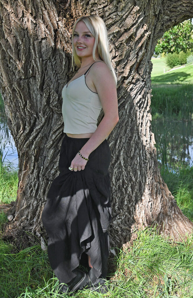 senior portraits girl by tree