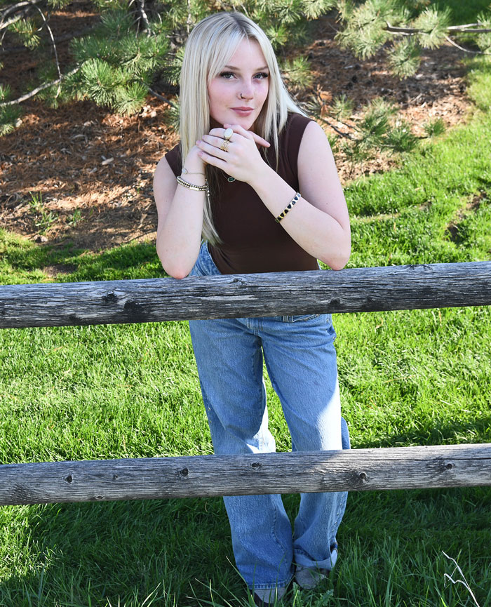 senior portraits girl on fence